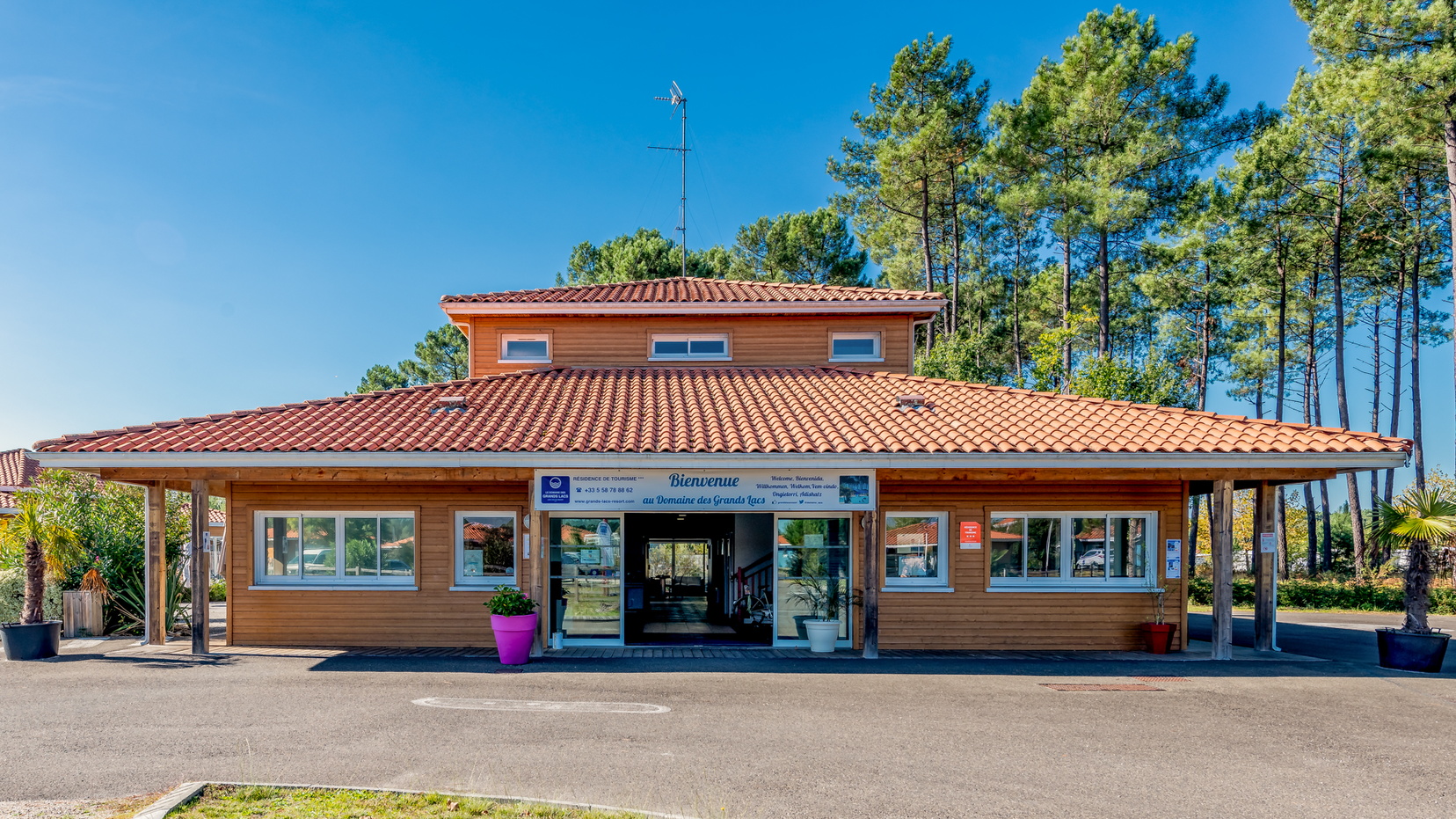 Le Domaine des Grands Lacs ST2H, Parentis en Born