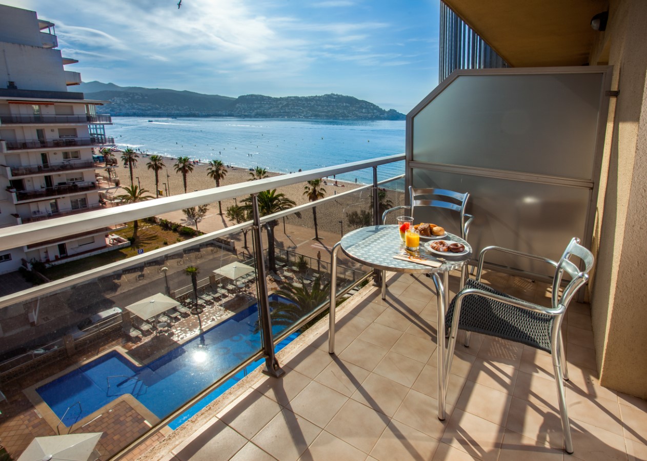 Hotel Monterrey Roses Double R Pool View