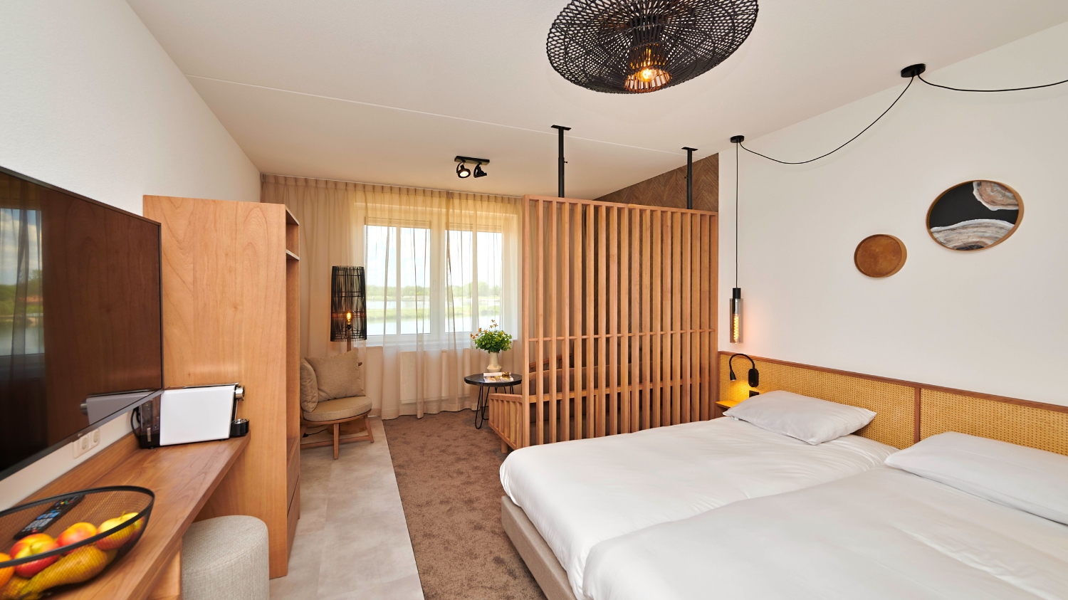 Lake View Hotel Room 2p, Thorn