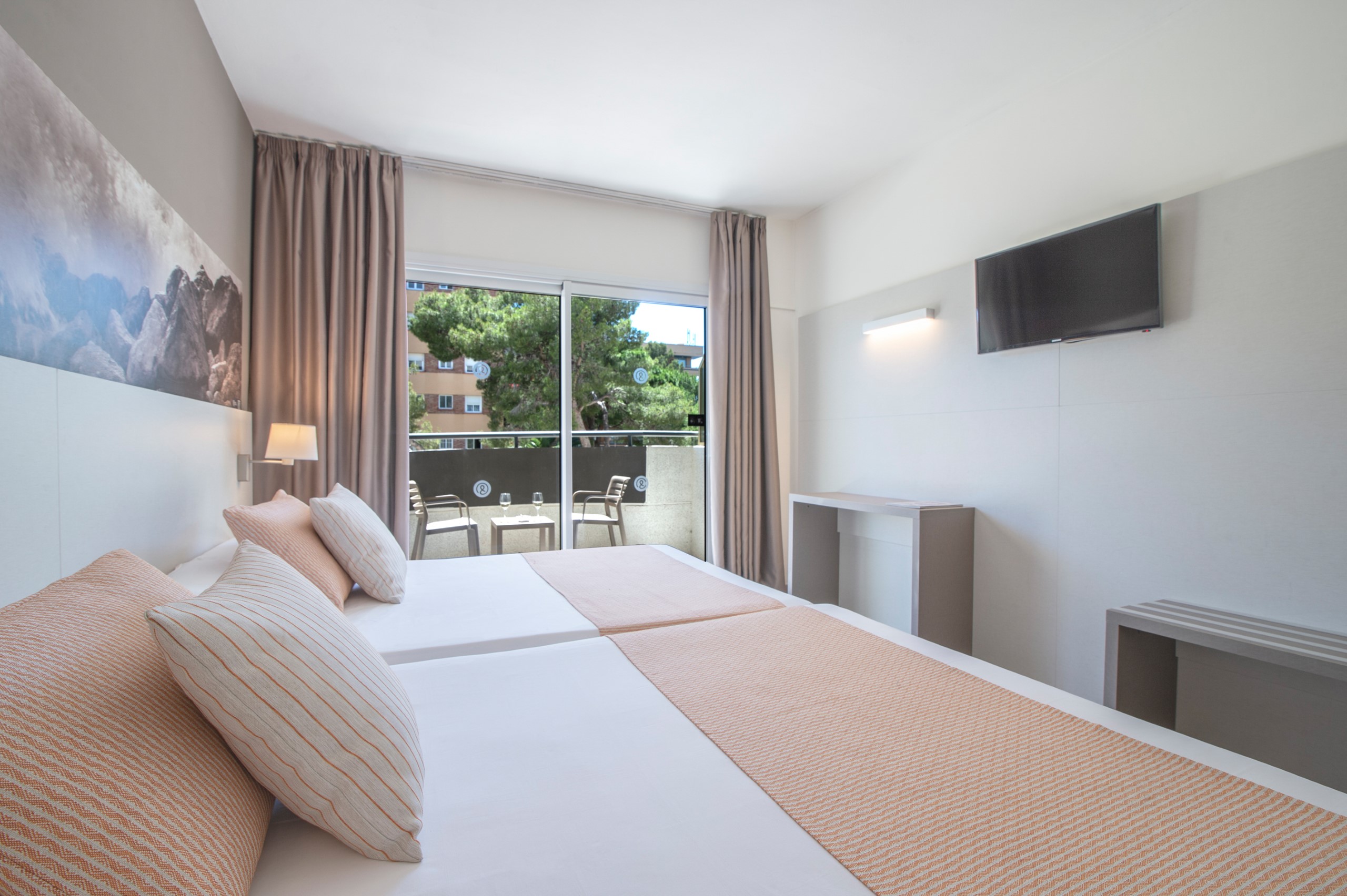 Hotel Salou Sunset Family Room Balcony
