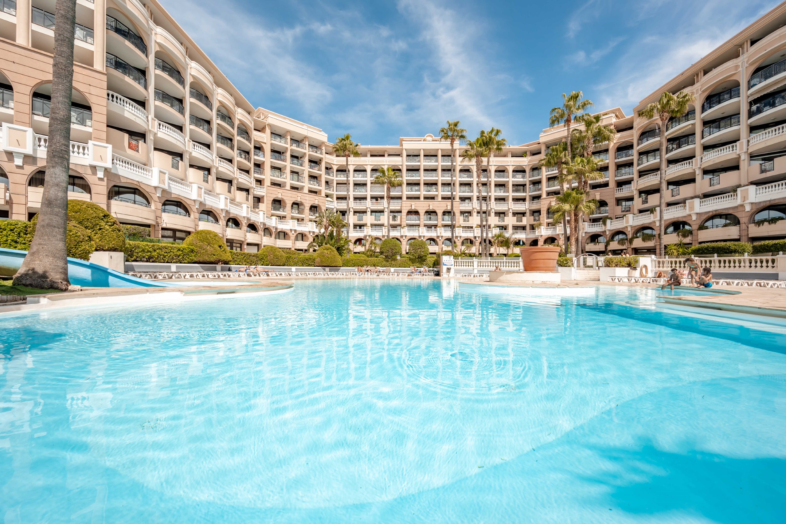 Cannes Verrerie S4p A/C