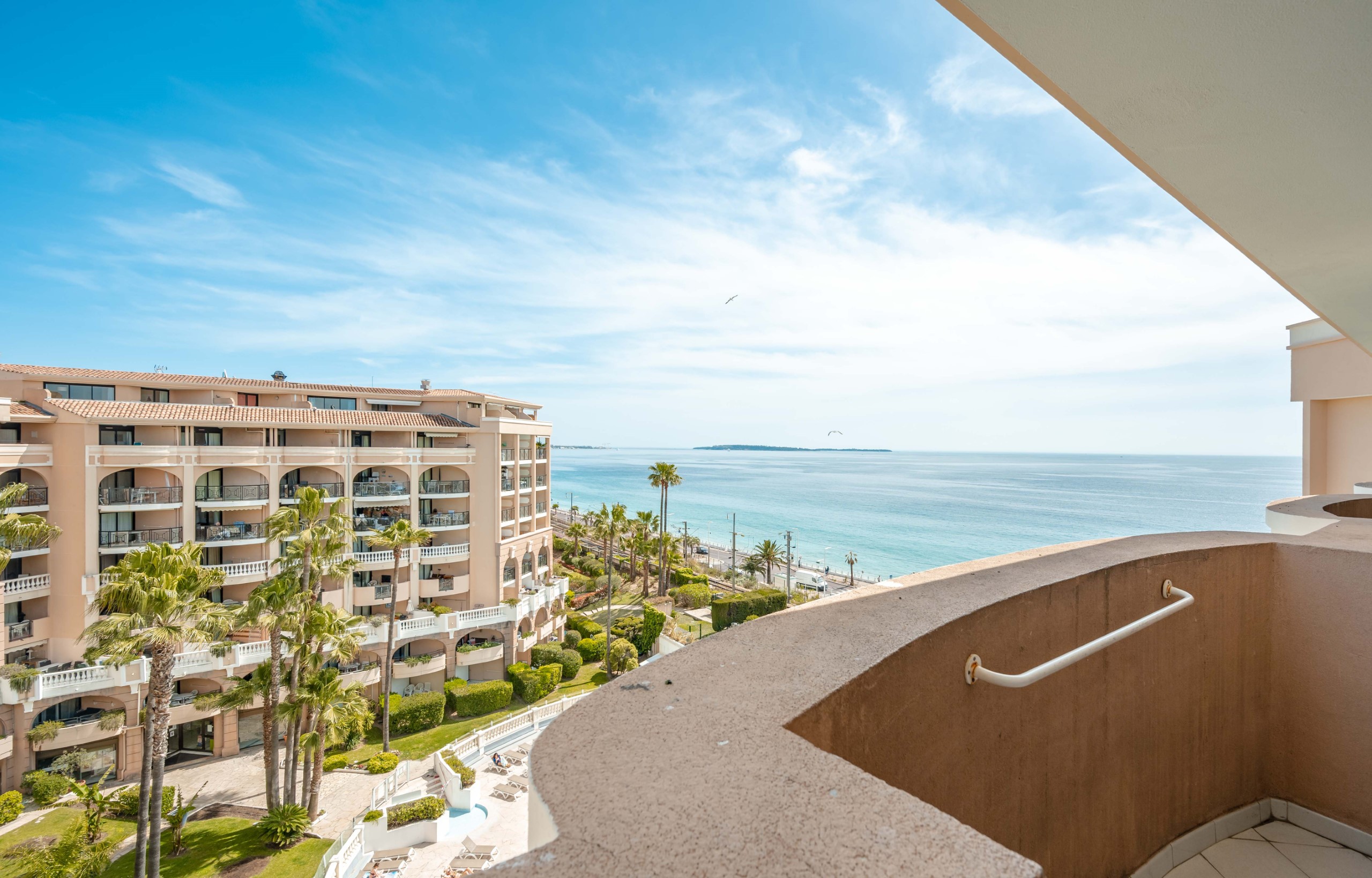 Cannes Verrerie 2p4p A/C