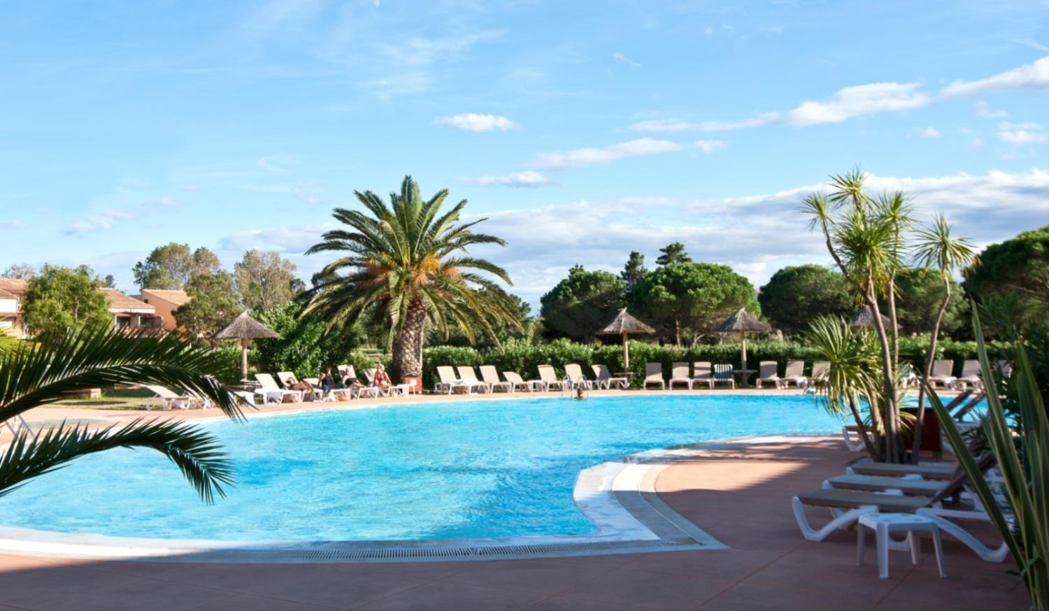 Horizon Golf 2p6 pool and golf view