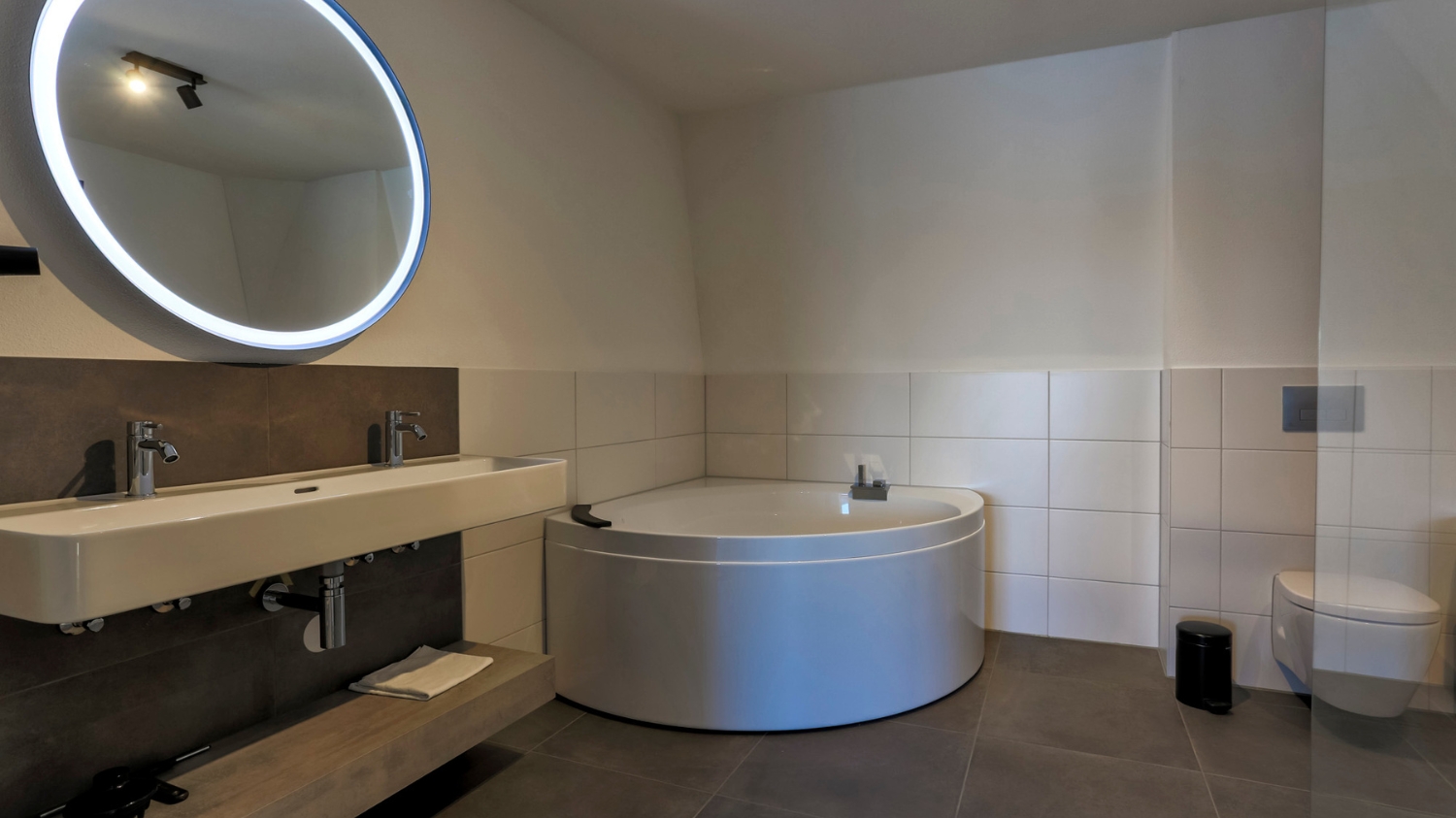 Lake View Penthouse 4p