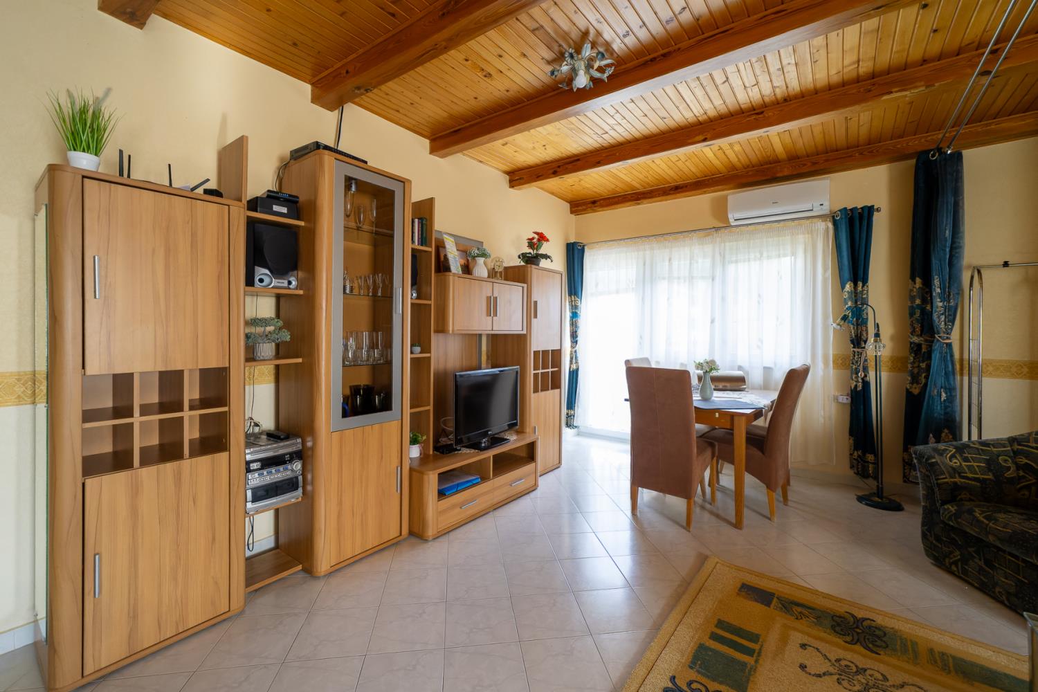 Cedar Apartment 4