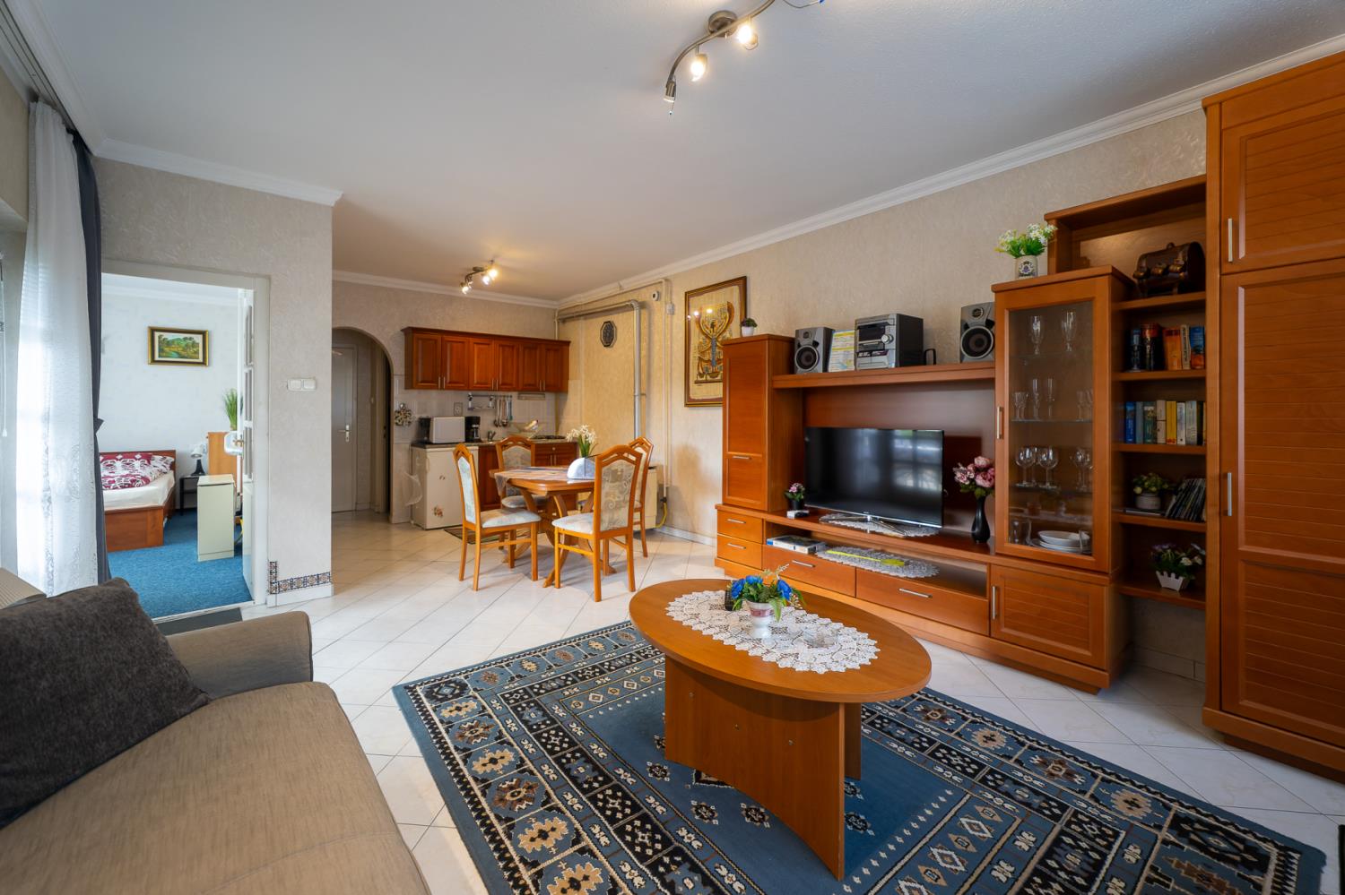 Pine Wood Apartment 6