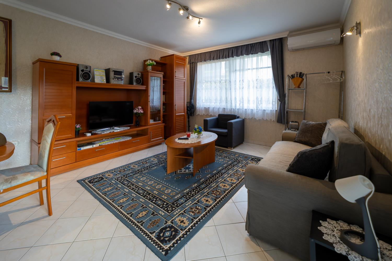Pine Wood Apartment 6