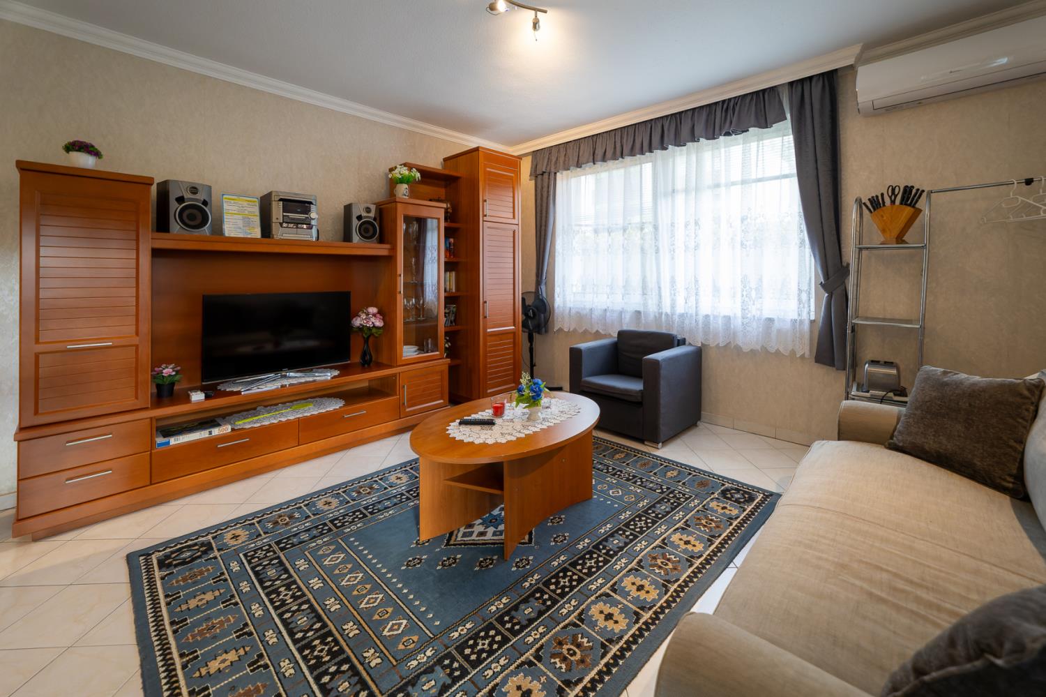 Pine Wood Apartment 6