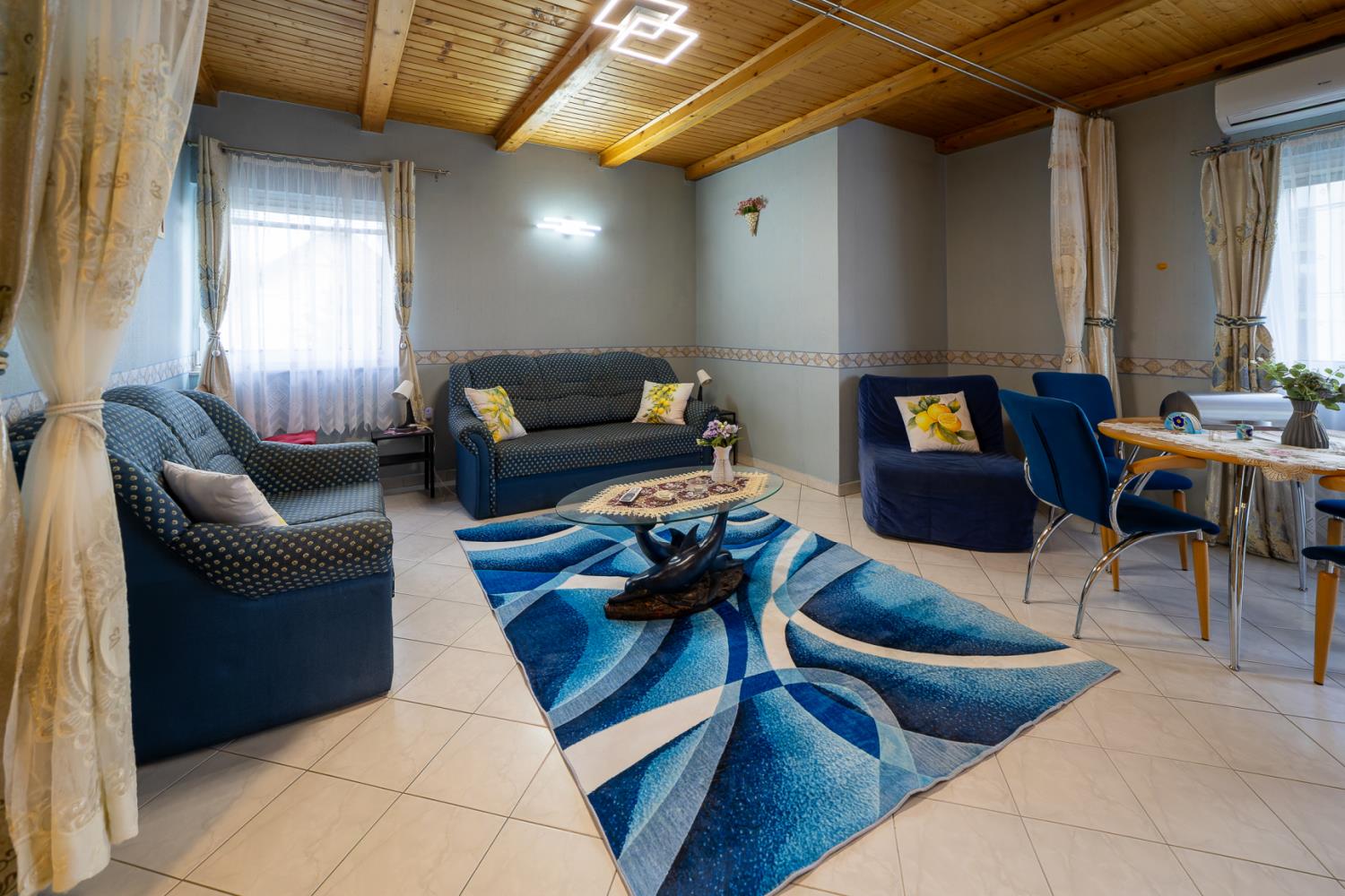 Pine Wood Apartment 7