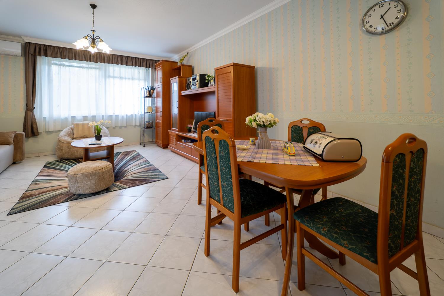 Pine Wood Apartment 5