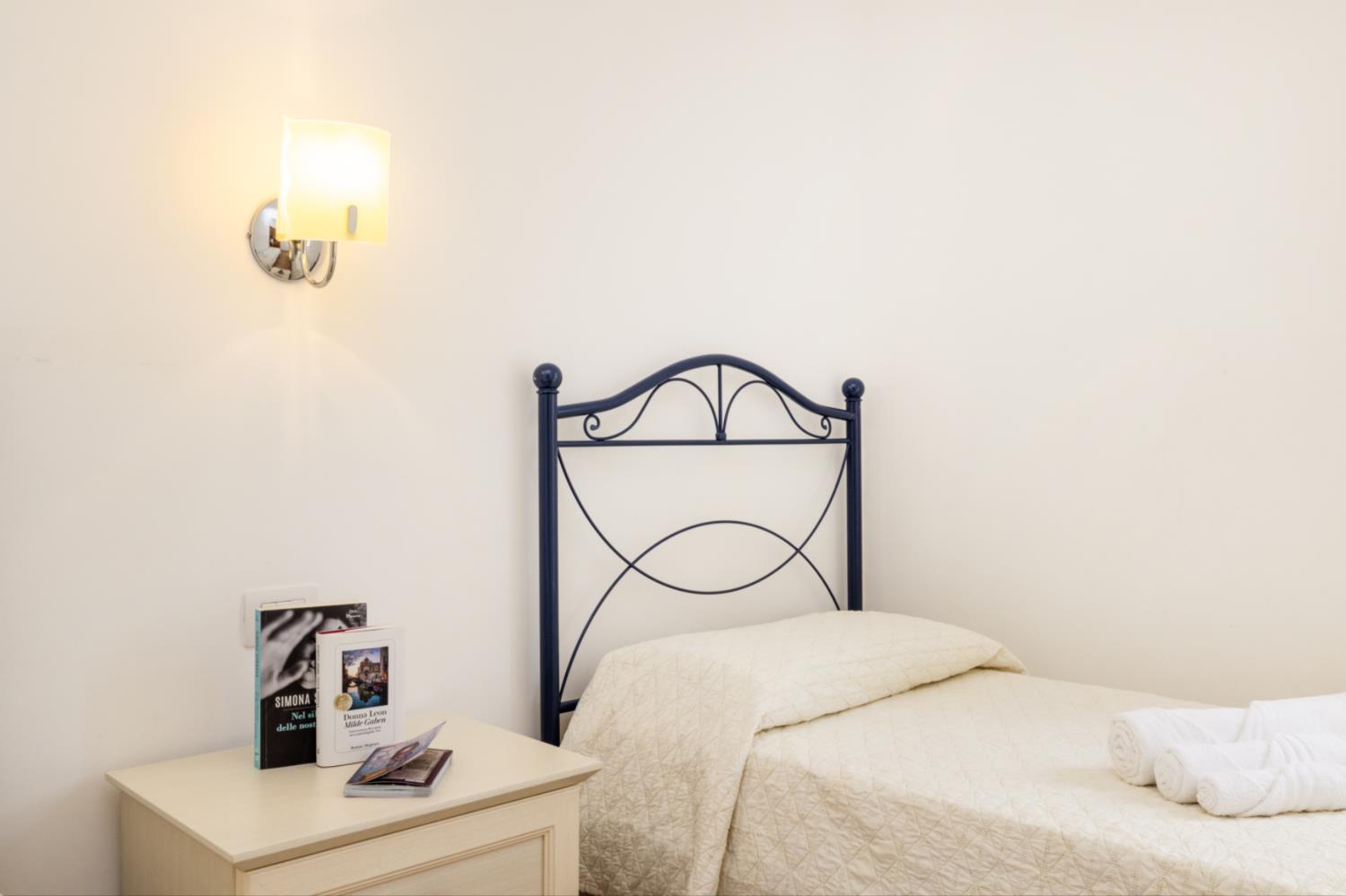 Semi detached Villa Country