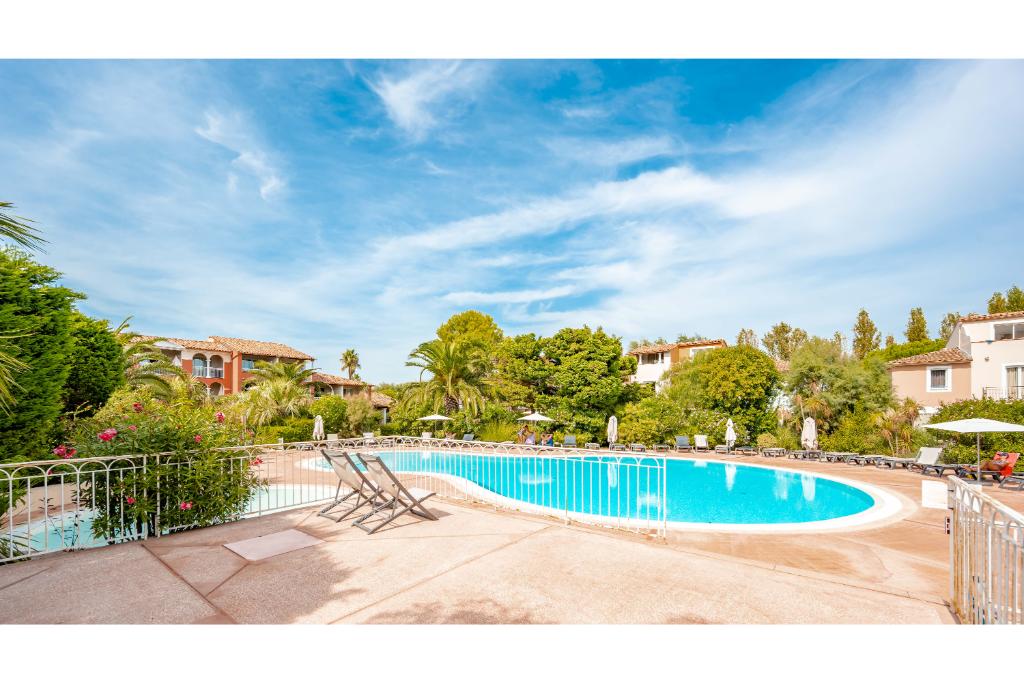 Le Hameau de la Pinede 3p8p Triplex R
