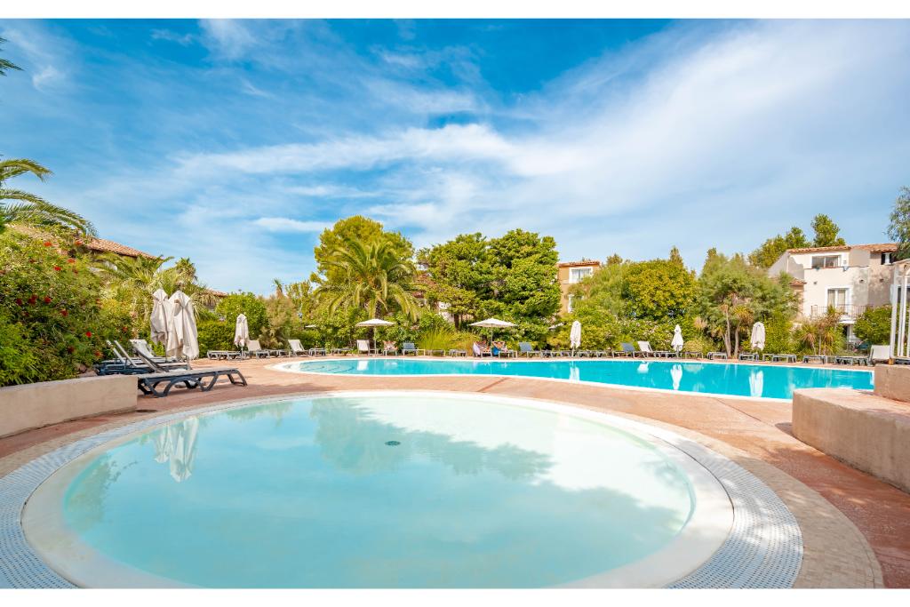 Le Hameau de la Pinede 3p8p Triplex R