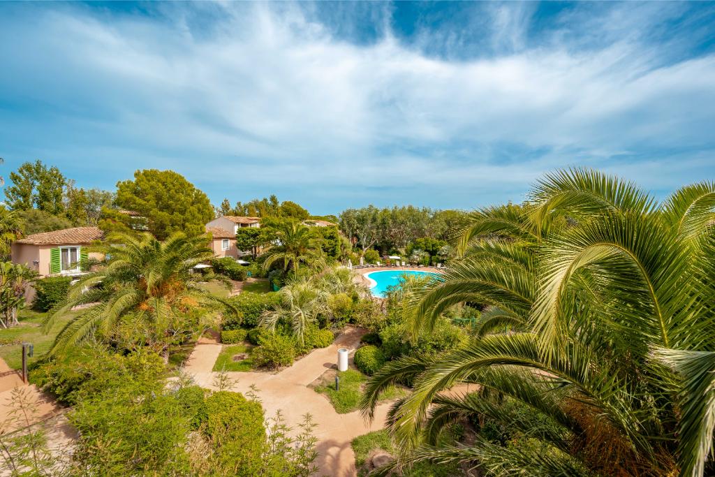 Le Hameau de la Pinede 3p8p Triplex R