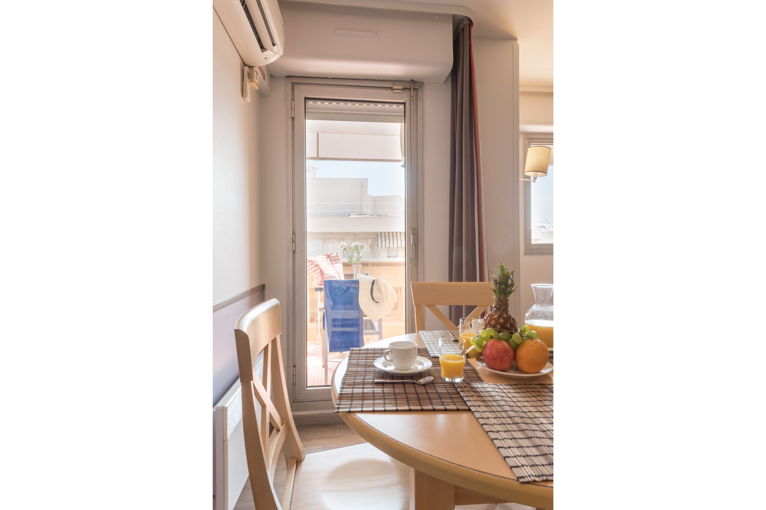 Promenade des Bains S4p balcony