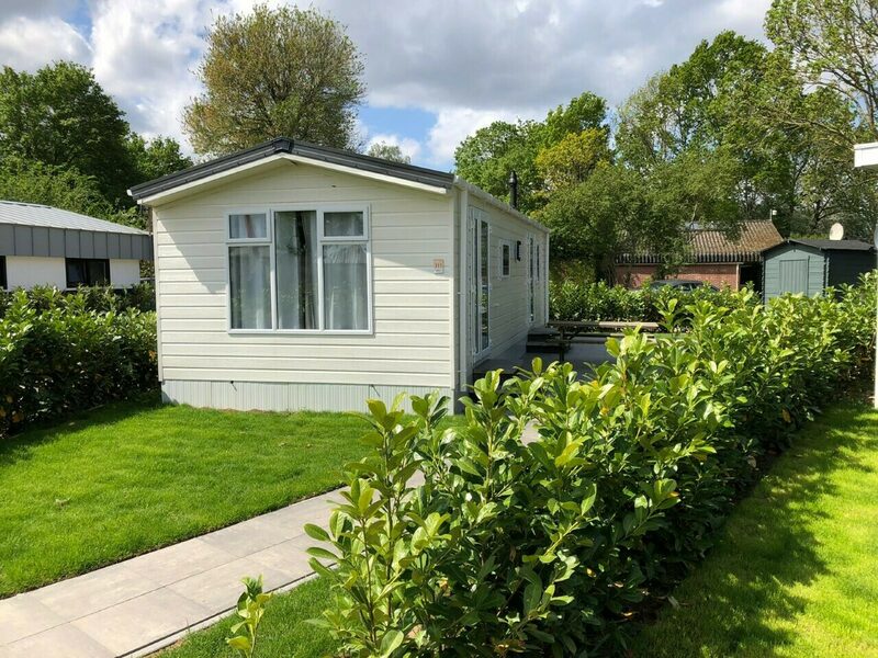 Comfort chalet voor 4 personen op park Rhederlaagse Meren, Lathum