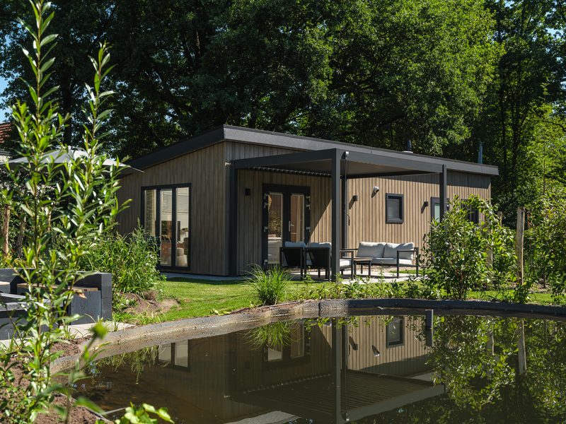 Loevestein Deluxe met Hottub - 4 personen, Lieren