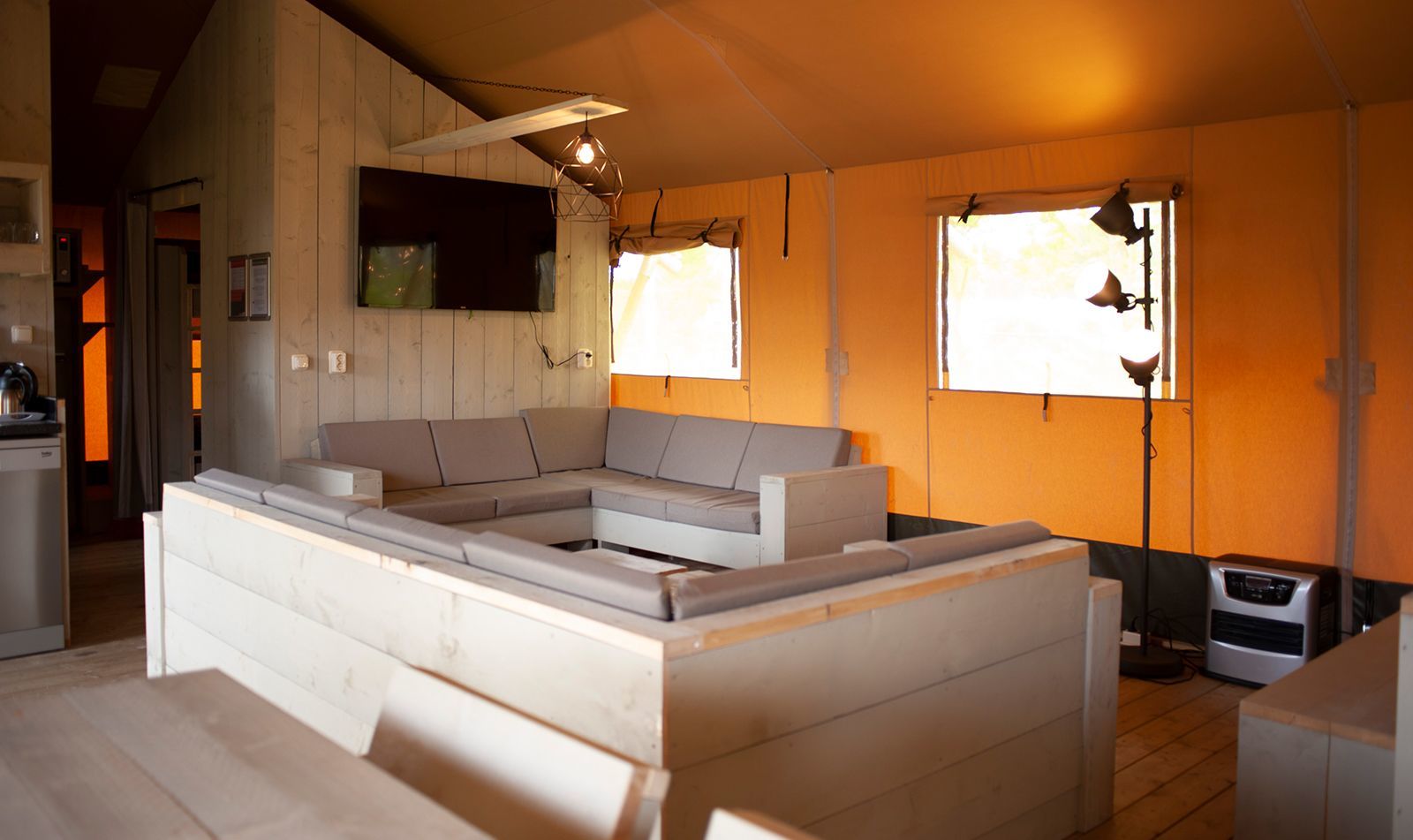 Safaritent villa voor maximaal 12 personen in Voorthuizen