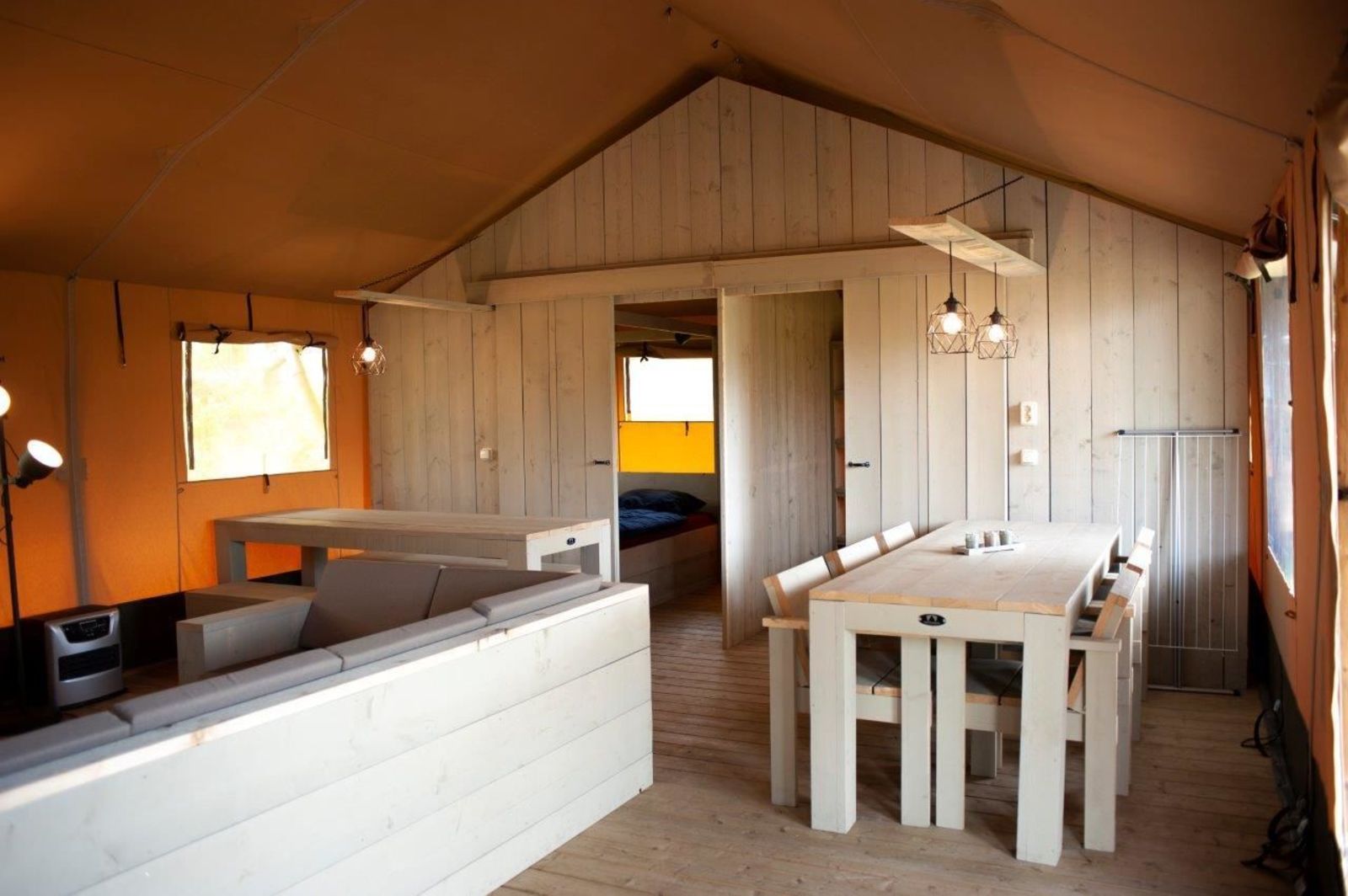 Safaritent villa voor maximaal 12 personen in Voorthuizen
