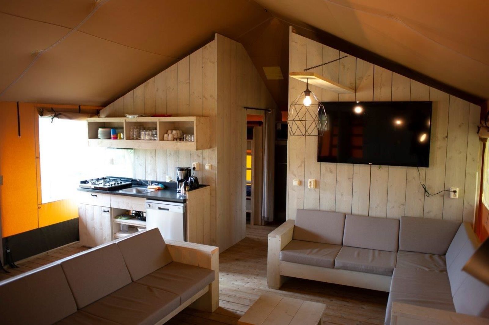 Safaritent villa voor maximaal 12 personen in Voorthuizen